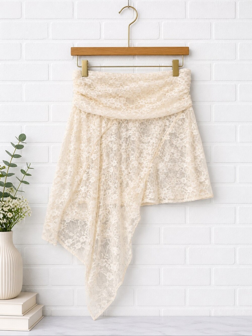 NWOT Urban Outfitters Renewal Lace Asymmetrical Bandeau Top Cream Small Medium